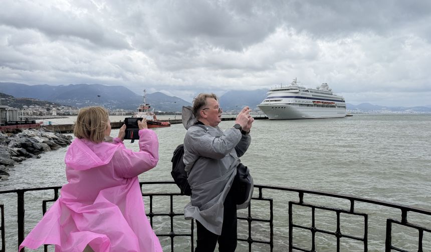 Alanya'ya yılın ilk kruvaziyeri geldi
