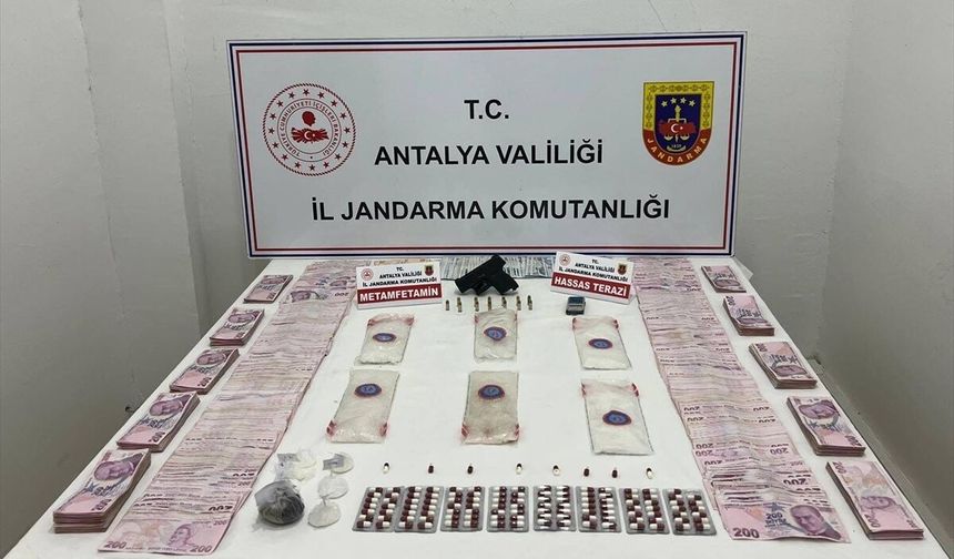 Antalya'da uyuşturucu operasyonunda 2 kişi yakalandı