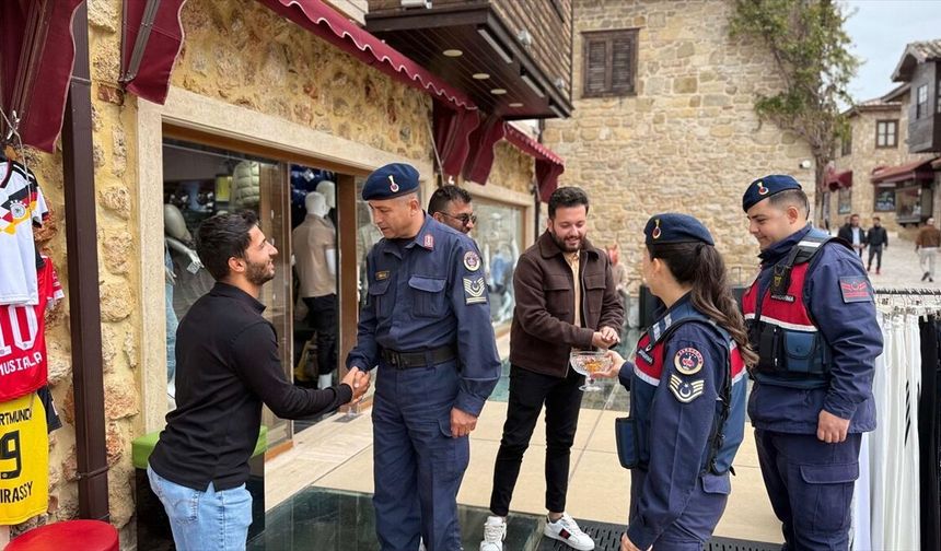 Jandarma Side Antik Kenti'nde esnaf ve misafirlerin bayramını kutladı