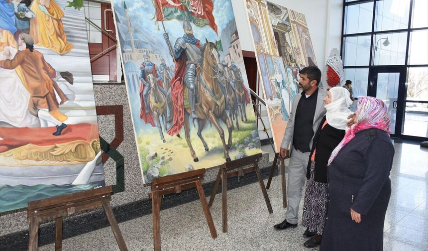 Malatya'da müzikal tiyatro 'Kim Var?' sahnelendi