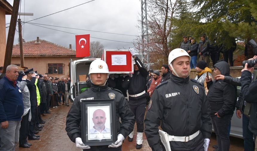 Mersin'de trafik kazasında şehit olan polis memuru Ünal, Kırıkkale'de son yolculuğuna uğurlandı