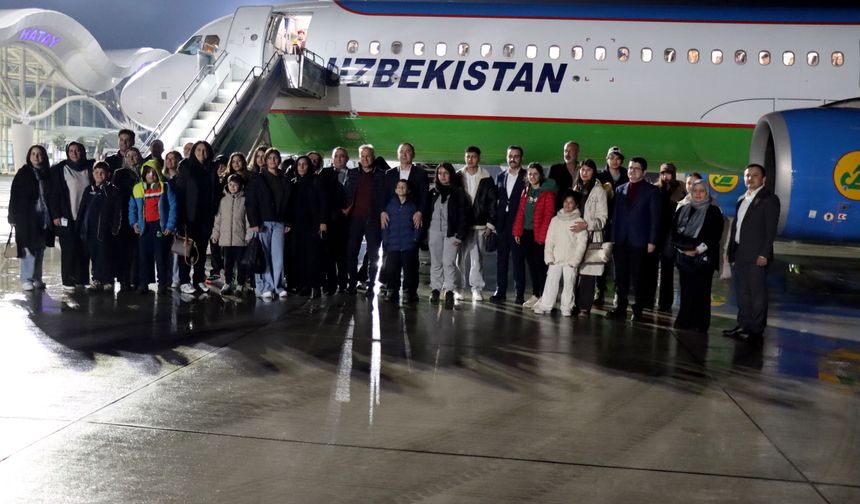 Özbekistan'da misafir edilecek depremzedeler Hatay'dan uğurlandı