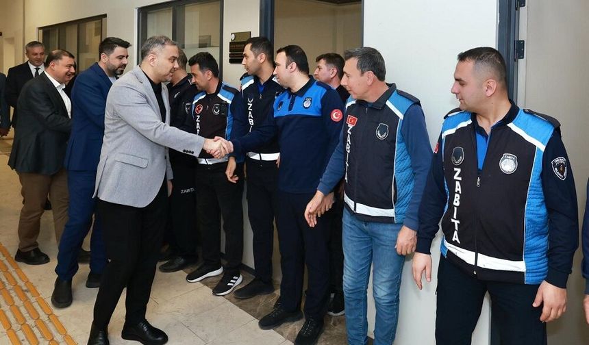 Başkan Toptaş, belediye personeliyle bayramlaştı