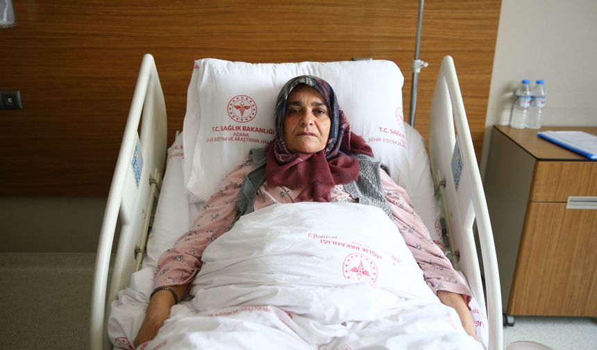 61 yaşındaki hastanın karnından 6 yılda 20 kilo 100 gramlık tümör çıkarıldı