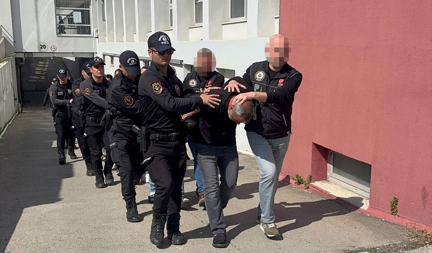 Adana'da 703 bin 43 sentetik ecza ele geçirilen operasyonda 7 zanlı tutuklandı