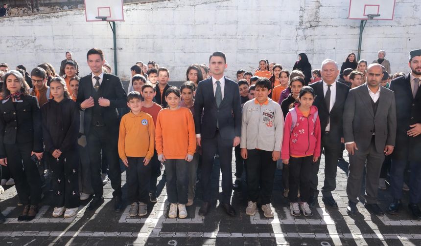 Aladağ Kaymakamı Sançar Batuhan Kurdu ortaokul öğrencileriyle buluştu