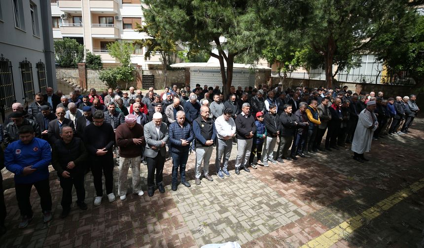 Alanya'da Kahramanmaraş'taki okul saldırısında ölenler için gıyabi cenaze namazı kılındı