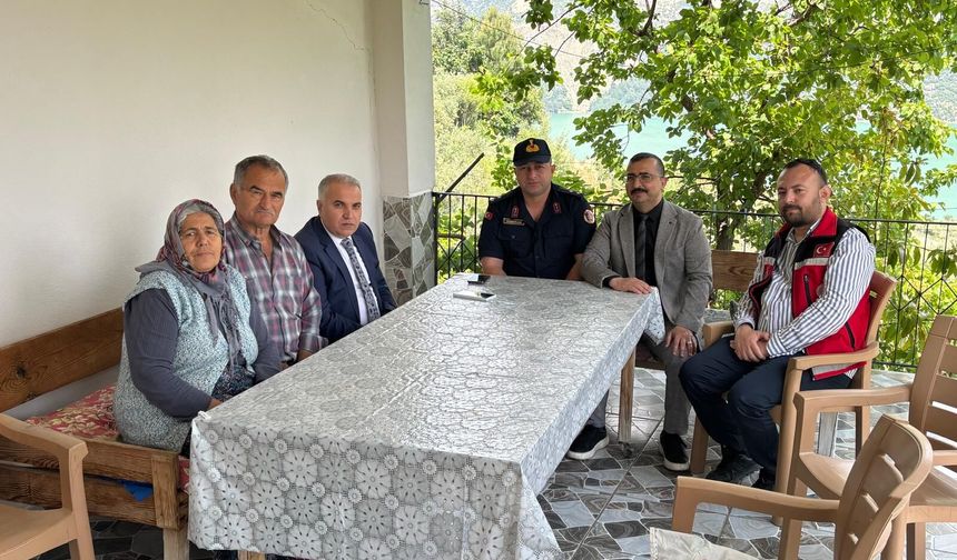 Anamur Kaymakamı Kemal Duru, şehit ailelerine ziyarette bulundu