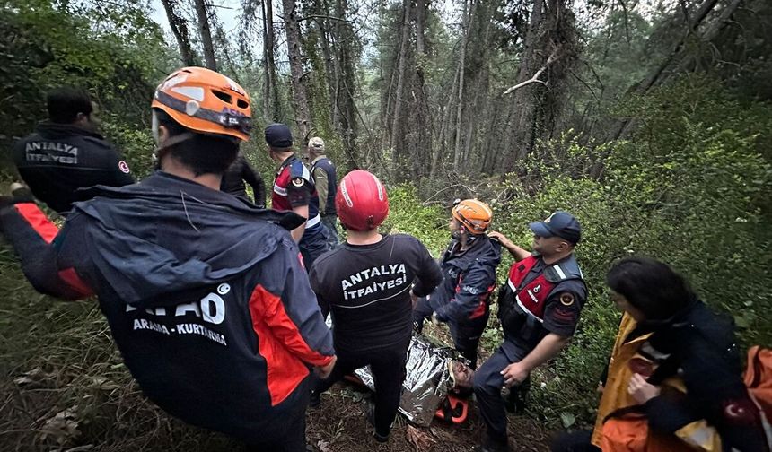 Antalya'da uçuruma düşen kişi yaralandı