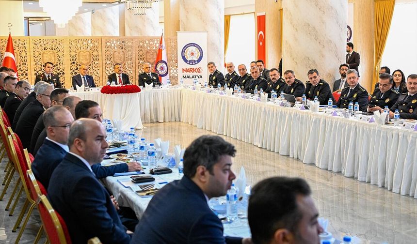 Bakan Yardımcısı Çelik, Malatya'da Narkotik Suçlarla Mücadele Bölge Değerlendirme Toplantısı'na katıldı