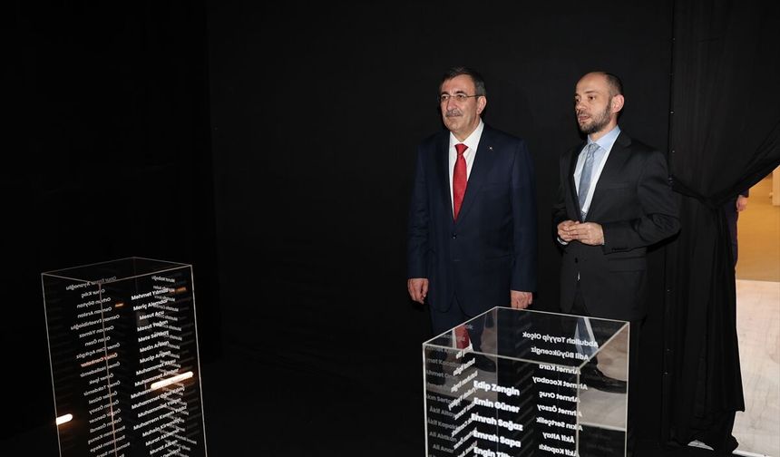 Cumhurbaşkanı Yardımcısı Yılmaz, Antalya Diplomasi Forumu'nda AA standını ziyaret etti