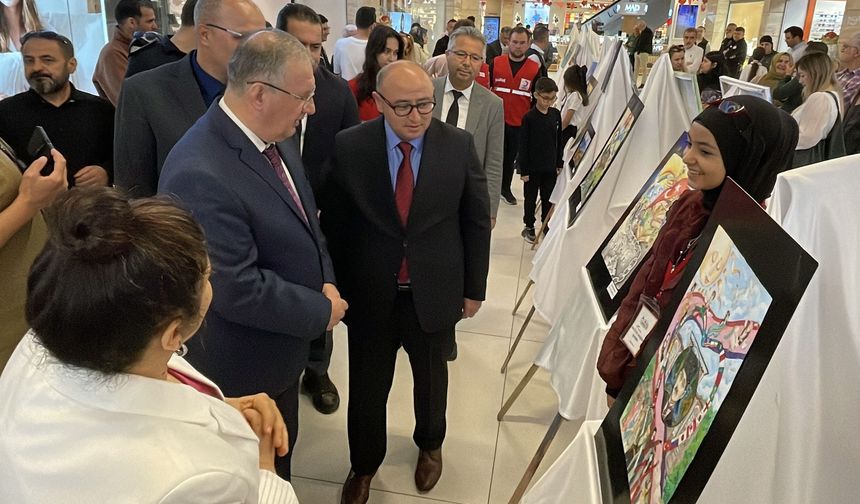 Erdemli'de 23 Nisan Ulusal Egemenlik ve Çocuk Bayramı dolayısıyla resim sergisi açıldı