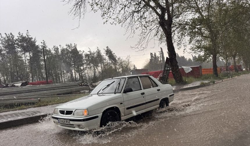 GÜNCELLEME 2 - Kahramanmaraş'ta sağanak hayatı olumsuz etkiliyor