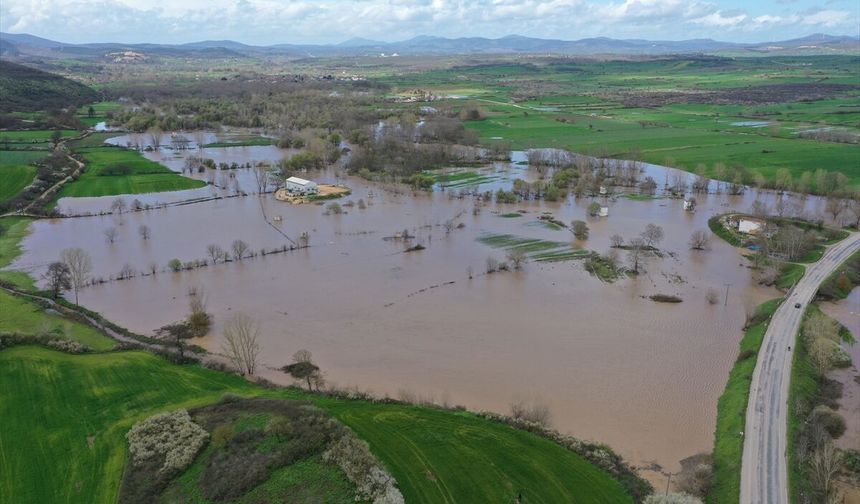Çanakkale'de sağanak nedeniyle kapanan 2 köy yolu ulaşıma açıldı