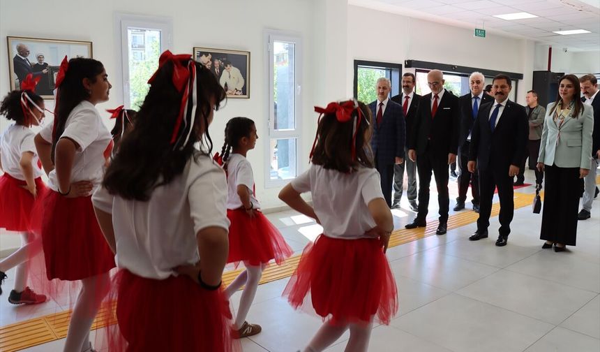 Hatay'da engelli çocuklar, 23 Nisan dolayısıyla çeşitli etkinliklerle bir araya geldi