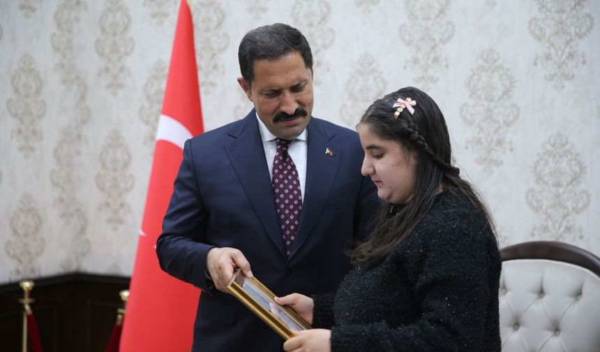 Hatay'da otizmli bireyler Vali Mustafa Masatlı'yı ziyaret etti