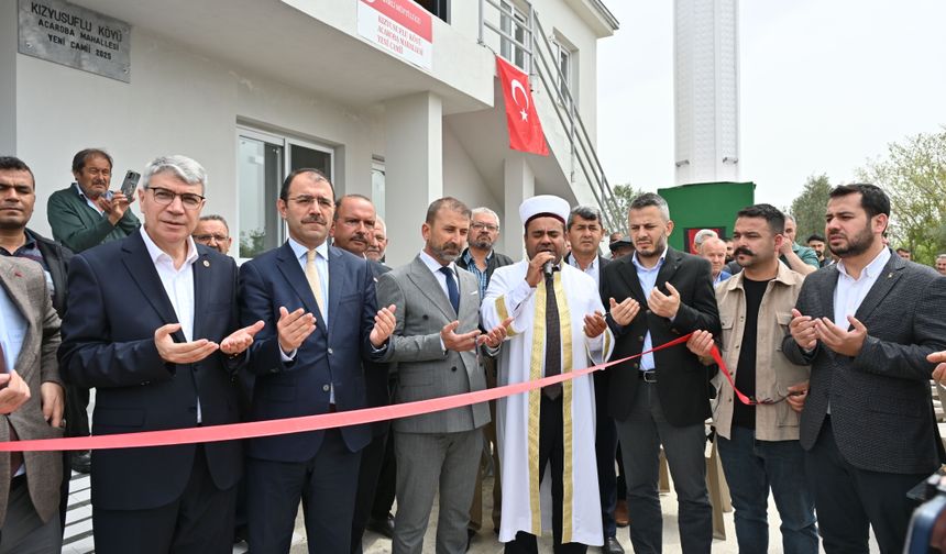 Kadirli'de yapımı tamamlanan cami ibadete açıldı