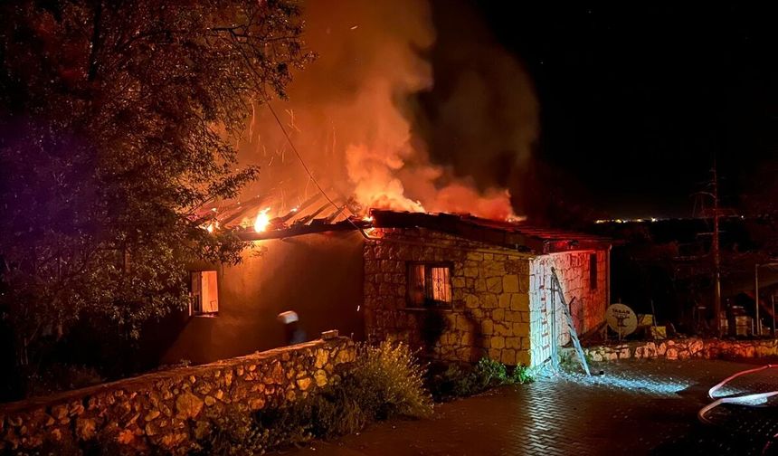 Kaş'ta müstakil evde çıkan yangın söndürüldü