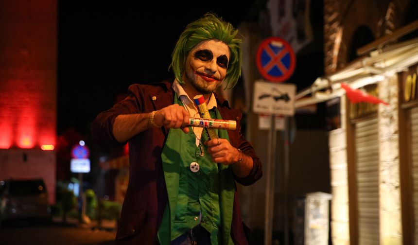 Kurgusal karakter 'Joker' tutkunu animatör Adana sokaklarını renklendiriyor