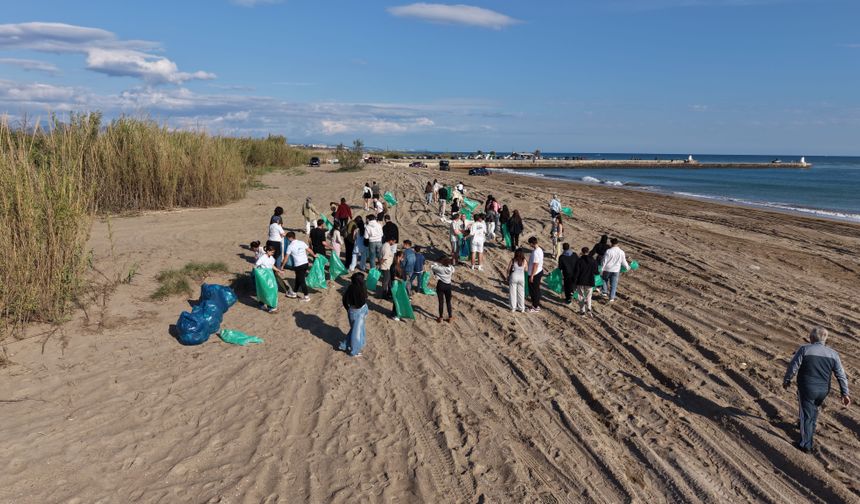 Manavgat'ta caretta carettalar için kıyı temizliği yapıldı