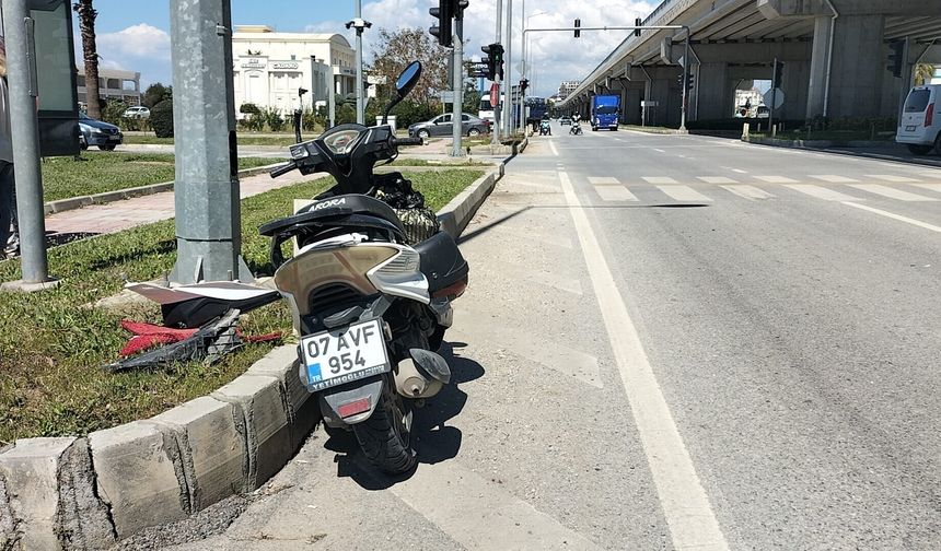 Manavgat'ta motosikletle otomobilin çarpıştığı kazada bir kişi yaralandı
