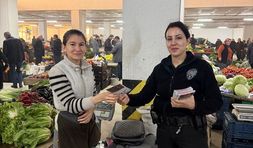 Mersin Bozyazı'da polis ekipleri dolandırıcılık olaylarına karşı bilgilendirme yaptı