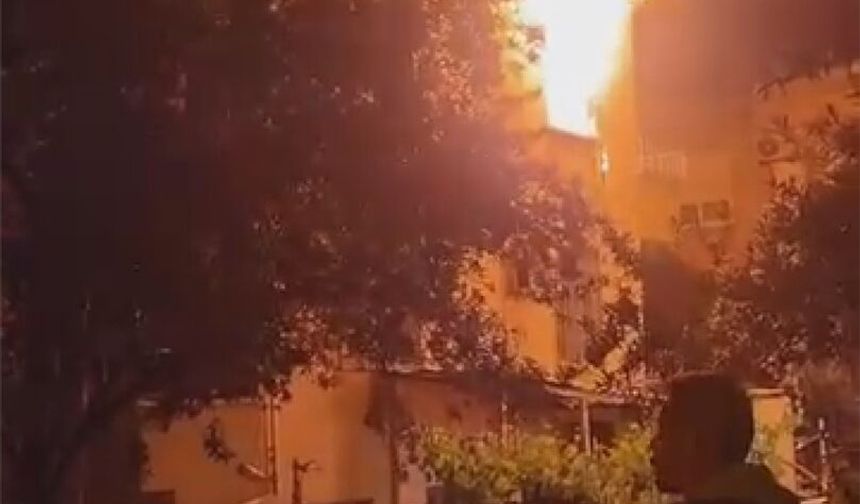 Mersin'de iki katlı evde çıkan yangın hasara yol açtı