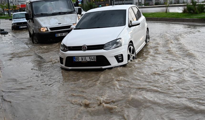 Osmaniye'de sağanak ve dolu hayatı olumsuz etkiledi
