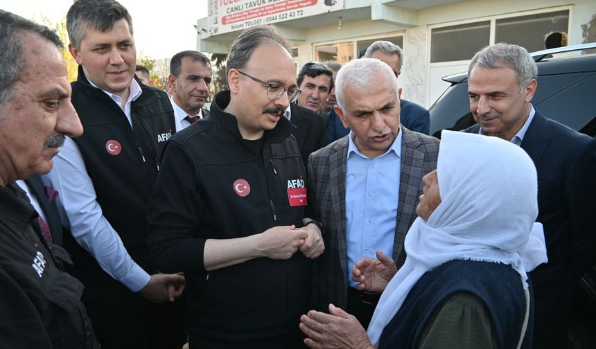 Siirt Valisi Kızılkaya, selden etkilenen Kurtalan ilçesinde incelemelerde bulundu