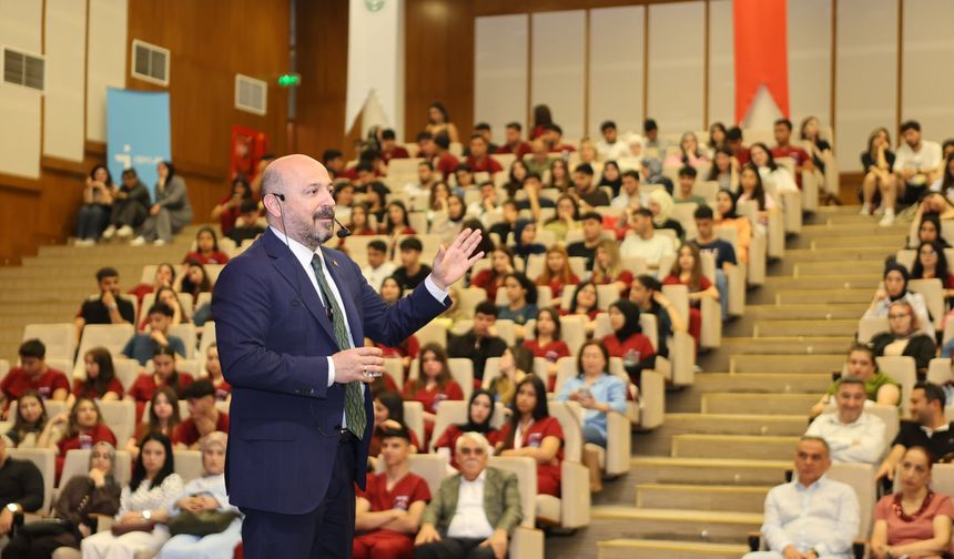 Adana İl Sağlık Müdürü Halil Nacar, Sağlıkta Kariyer ve İstihdam Fuarı'na katıldı