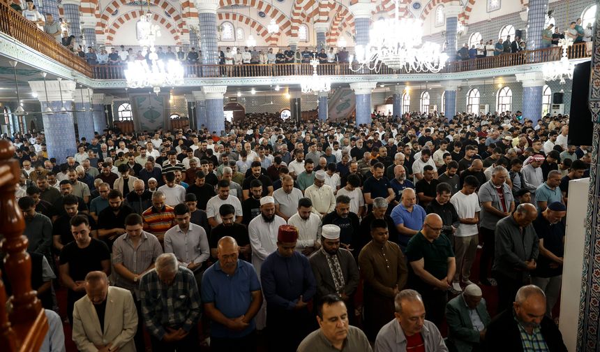 Adana, Mersin, Hatay ve Osmaniye'de Kurban Bayramı namazı kılındı