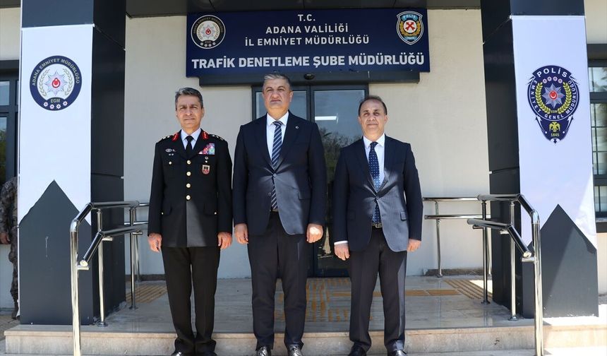 Adana Valisi Mustafa Yavuz emniyet personeliyle bayramlaştı