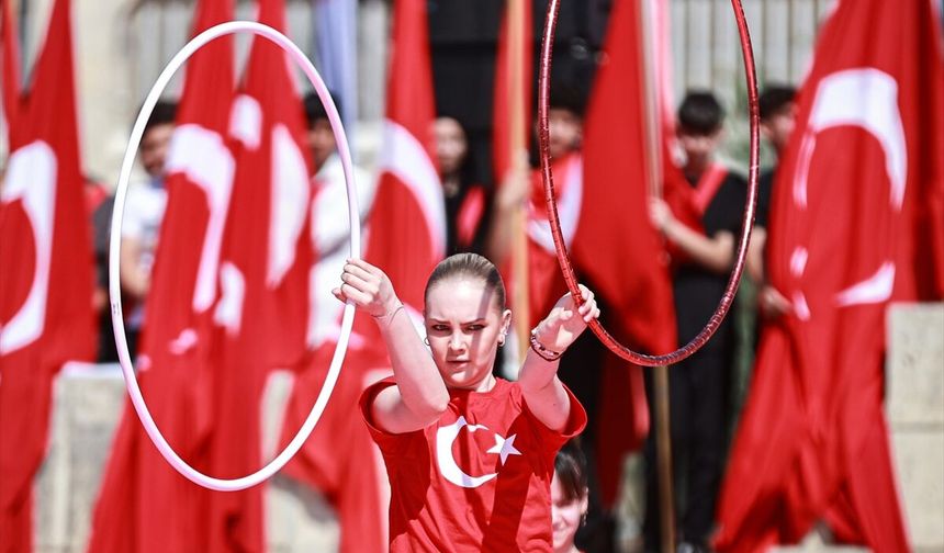 Adana ve çevre illerde Atatürk'ü Anma, Gençlik ve Spor Bayramı kutlandı