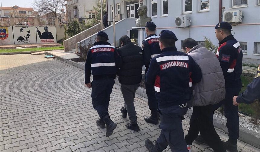 Adana'da 406 yıl ve 222 yıl hapis cezalarıyla aranan 2 hükümlü Adıyaman'da yakalandı