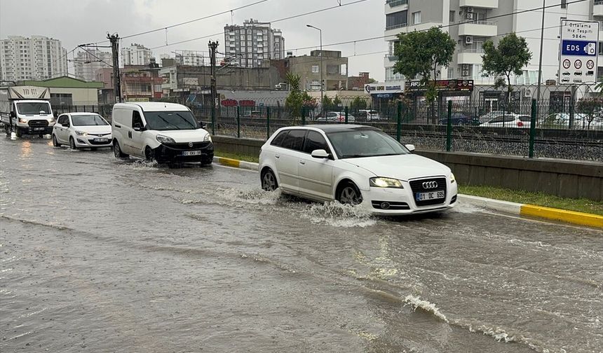 Adana'da sağanak etkili oldu