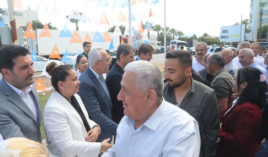 AK Parti Antalya İl Başkanlığında bayramlaşma programı düzenlendi