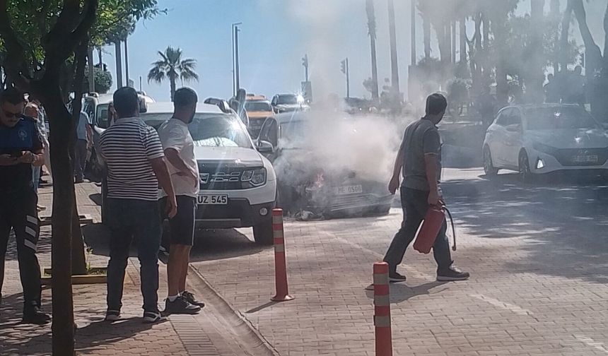 Alanya'da seyir halindeki otomobil yandı