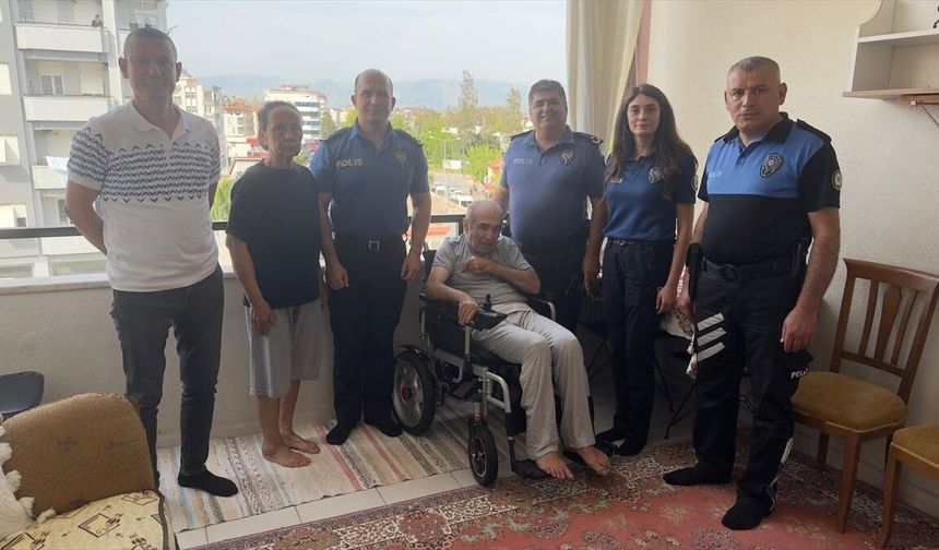 Antalya Emniyet Müdürlüğü emekli polis memuruna akülü sandalye desteği verdi