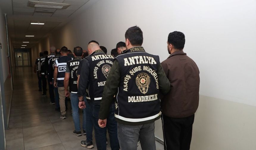 Antalya merkezli dolandırıcılık operasyonunda gözaltına alınan şüphelilerden 14'ü tutuklandı