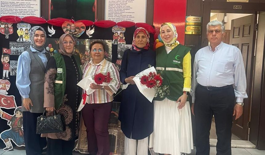 Antalya Yeşilay Şubesi şehit eşi ve annelerine Anneler Günü ziyareti gerçekleştirdi