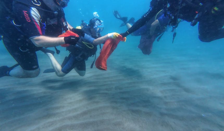 Antalya'da deniz dibi ve kıyı temizliği yapıldı