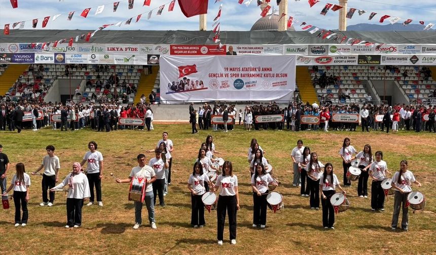 Antalya'nın ilçelerinde 19 Mayıs Atatürk'ü Anma, Gençlik ve Spor Bayramı kutlandı