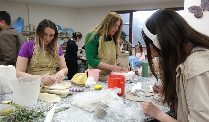 Belediyenin seramik atölyesi kadınlara sanat ve sosyalleşme kapısı açıyor