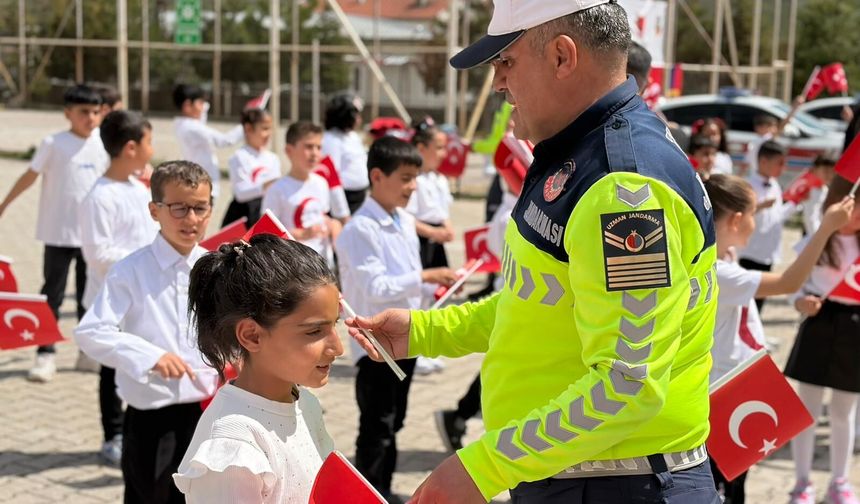 Doğanşehir'de 'Karayolları Güvenliği ve Trafik Haftası' etkinliği düzenlendi