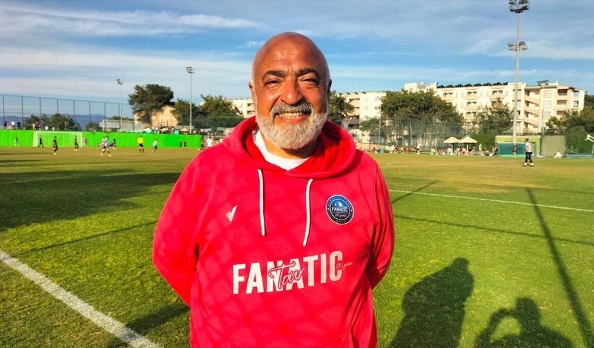 Eski futbolcular Antalya'daki turnuvada buluştu