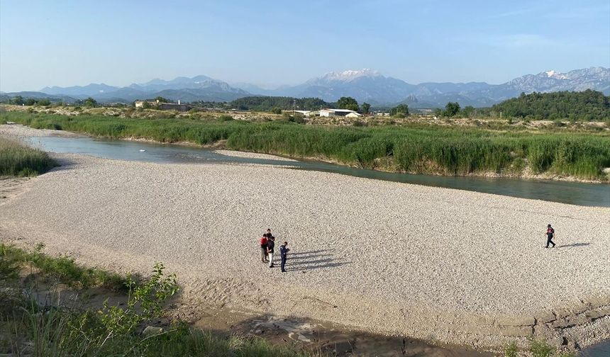 Antalya'da çayda yüzerken kaybolan kişi ölü olarak bulundu