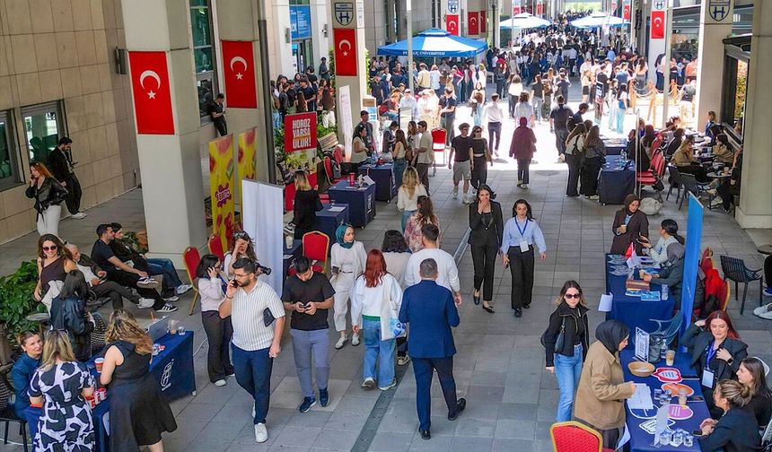 Haliç Üniversitesi 'Kariyer Günü' etkinliğinde 70'ten fazla firmayı öğrencilerle buluşturdu