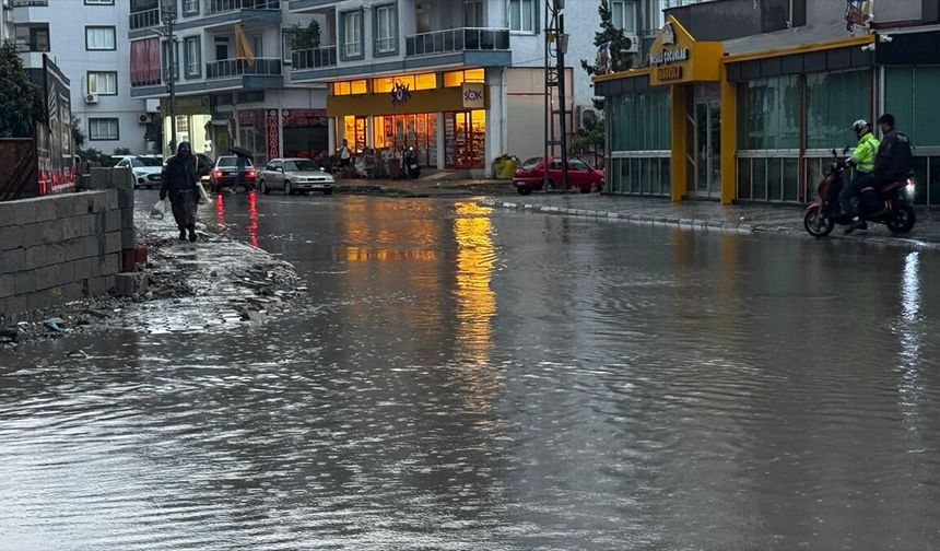 Hatay'da sağanak hayatı olumsuz etkiledi