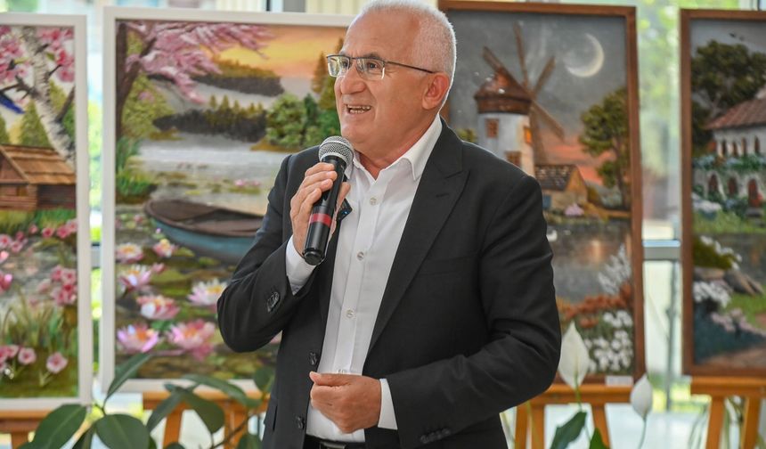 Kumluca'da 'Camın Büyülü Dünyası' resim sergisi açıldı