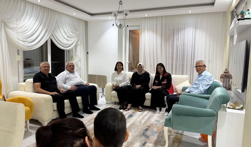 Kumluca'da Milli Aile Haftası dolayısıyla koruyucu aile ziyareti